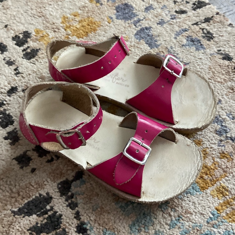 Surfer- hot pink sandals- size 9